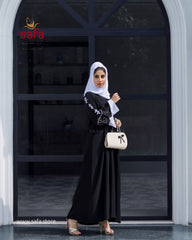 Black and white abaya